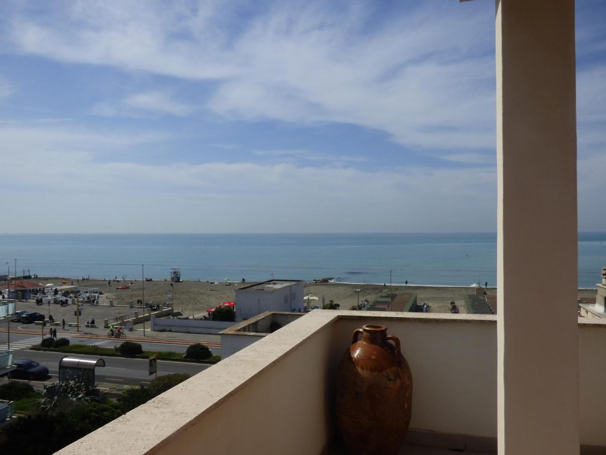 Ostia Attico Fronte Mare Appartement Buitenkant foto
